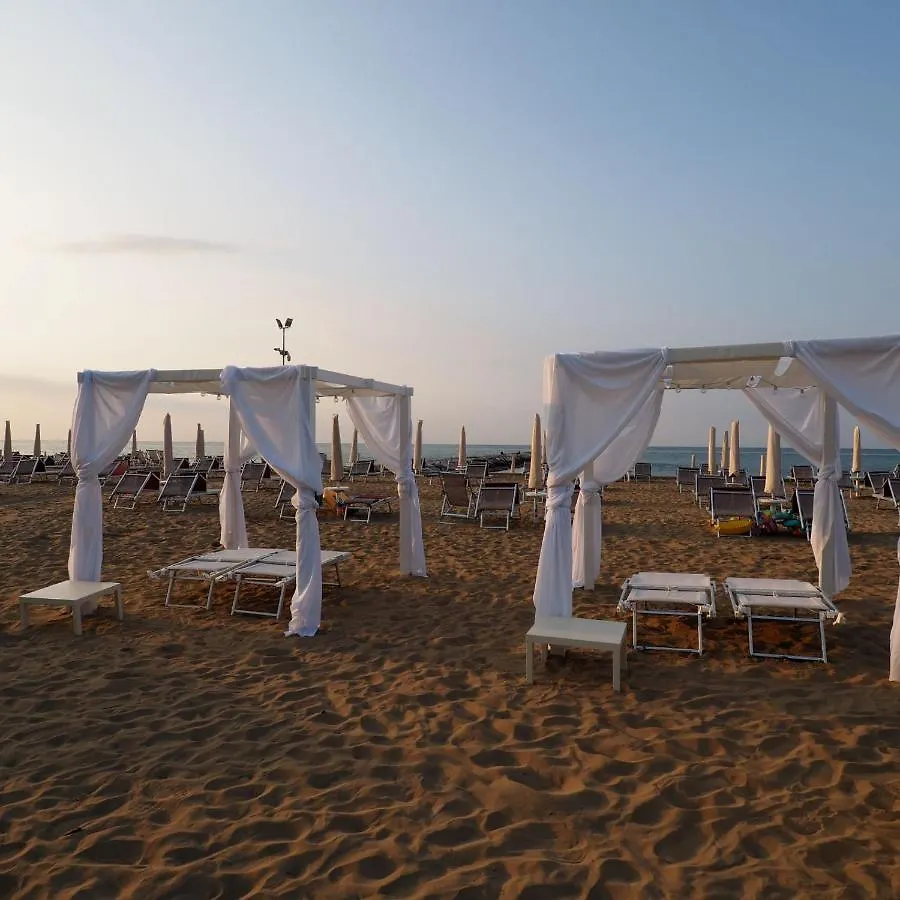 Villetta Con Piscina A Due Passi Dal Mare Duna Verde